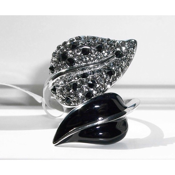 Jewelry - STAINLESS STEEL Black & Clear Crystals Leaf Ring